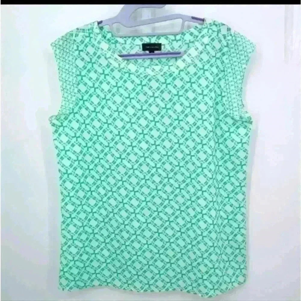 🌻THE LIMITED GREEN TOP